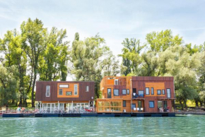 Отель ArkaBarka Floating Hostel  Белград